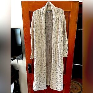 Gorgeous Garnet Hill long cable knit sweater, size S.